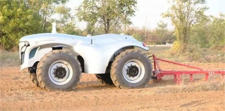 De ontwikkelingstrend van onbemande boerderijtractor