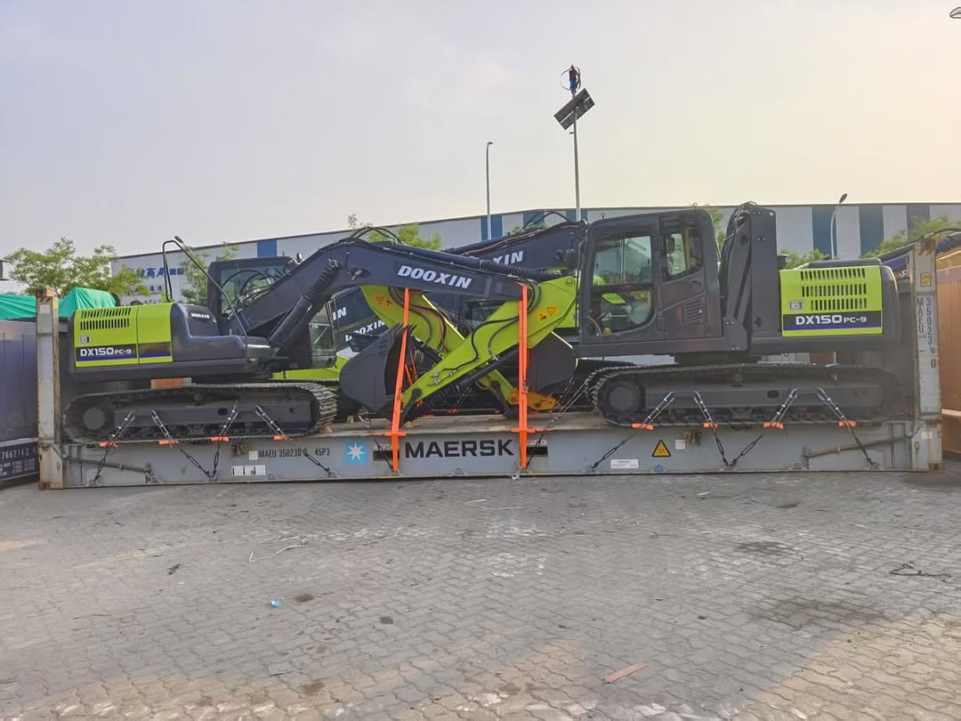 15 ton, 23 ton graafmachines klaar voor verzending in het Midden -Oosten