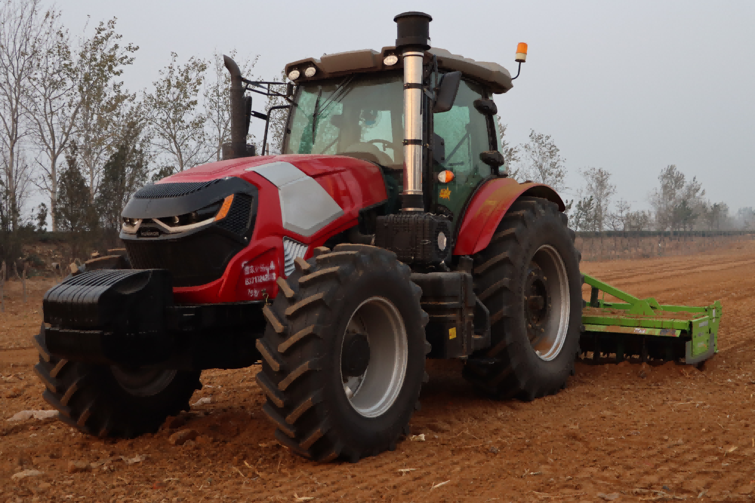 Hoe u het bijpassende landbouwwerktuig voor een tractor kiest