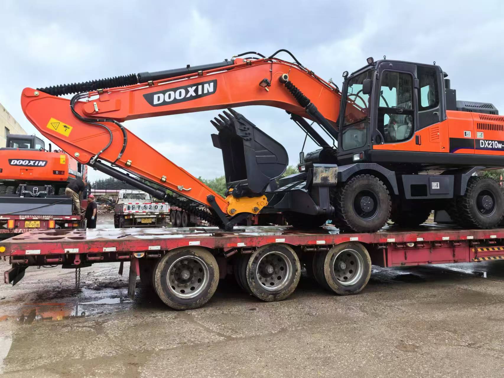 De DX210 mobiele graafmachine wordt in batches naar Afrika geëxporteerd